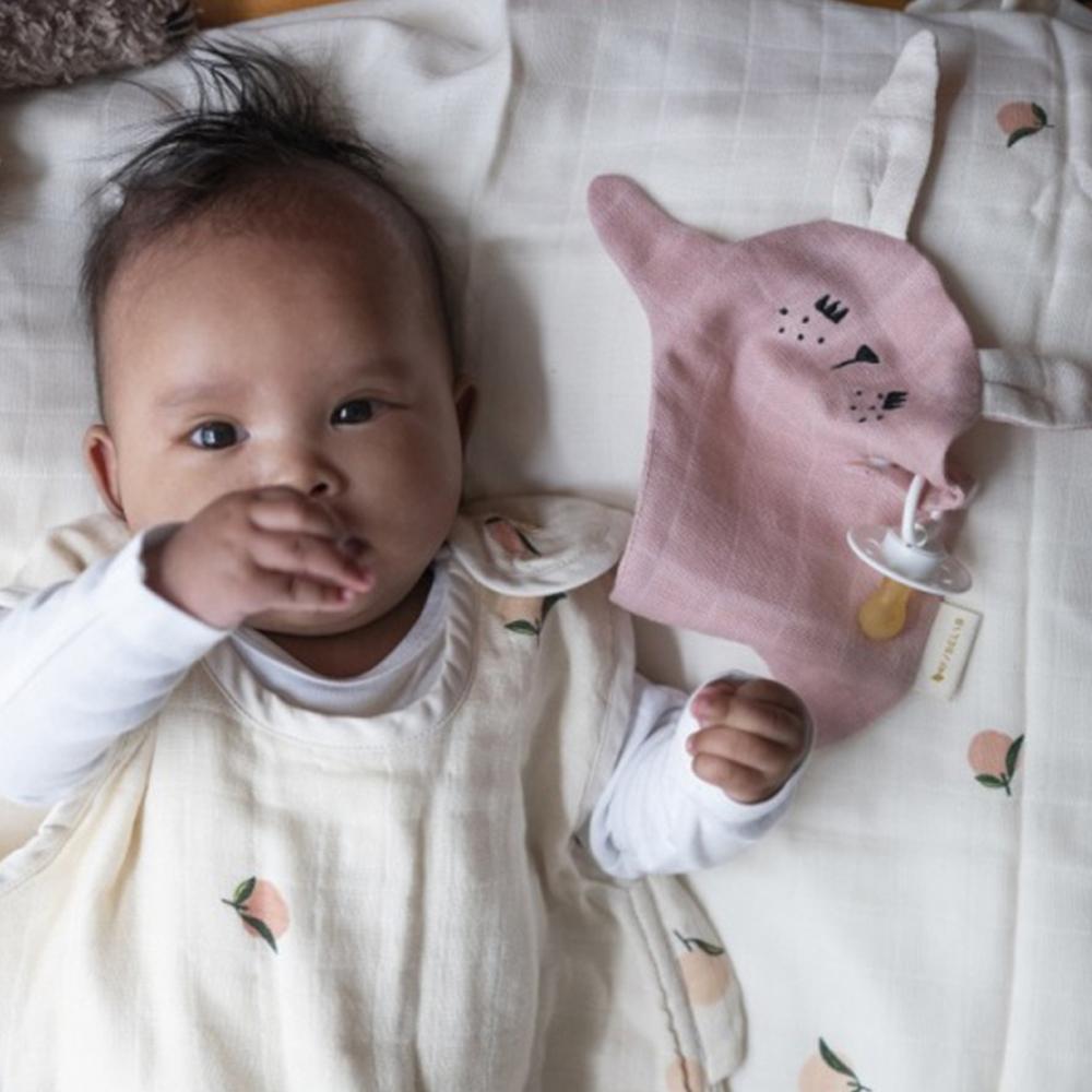 FABELAB Fabelab - Pacifier Cuddle - Bunny - Mauve Comforter & teether
