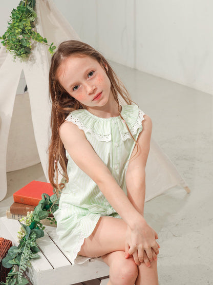Kid Lace-Trimmed Collar Sleeveless Tie Bottom Top